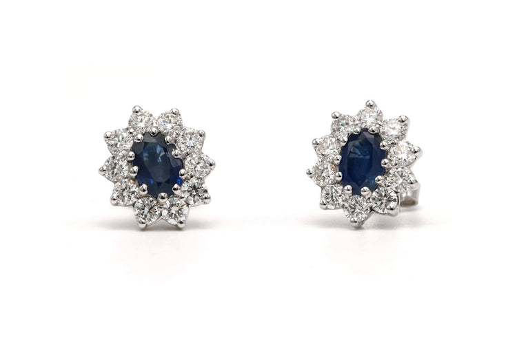 Boucles d'oreilles Boucles d'oreilles contemporaines en or blanc 18 carats, saphirs et diamants 58 Facettes 23714