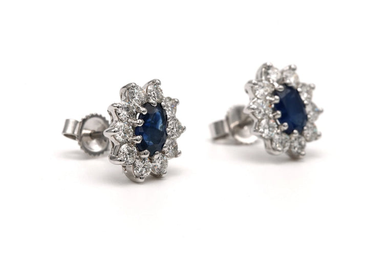 Boucles d'oreilles Boucles d'oreilles contemporaines en or blanc 18 carats, saphirs et diamants 58 Facettes 23714