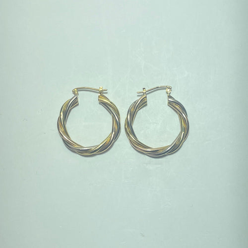 Boucles d'oreilles Boucles d'oreilles créoles torsadées en or 18 carats 58 Facettes 250218