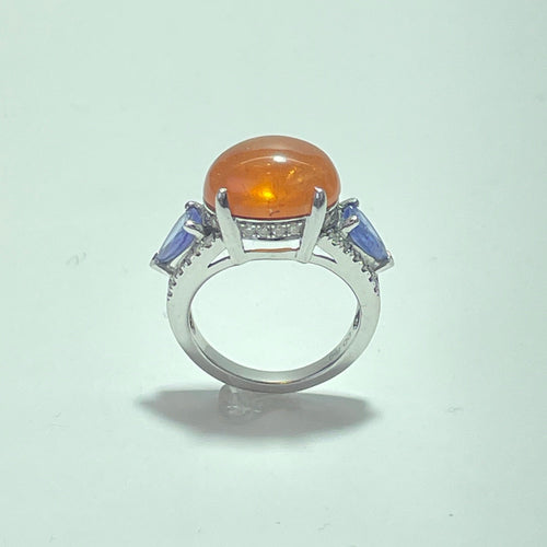 Bague 54 Bague en or blanc avec opale de feu et diamants 58 Facettes 250216