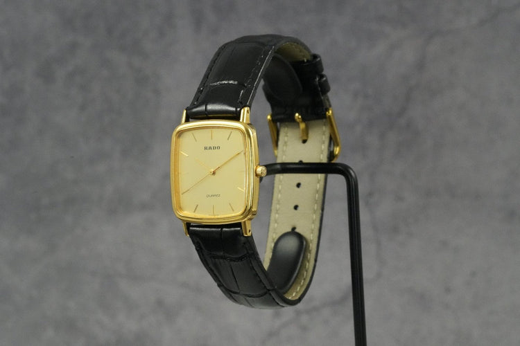 Montre Rado - Montre Tank Quartz en plaqué or 58 Facettes TOT-01399