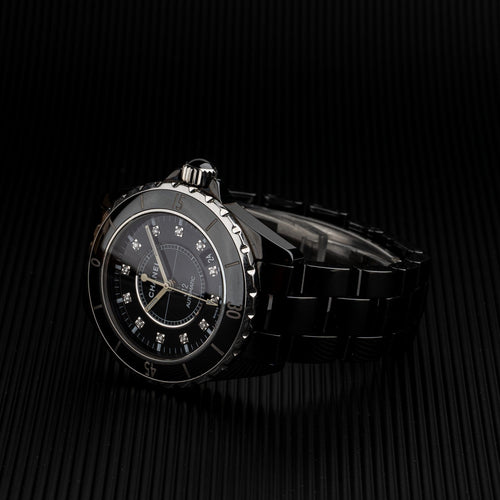 Chanel J12 - Montre H1626 en céramique noire et diamants 58 Facettes TOT-02021