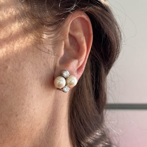 Boucles d'oreilles Boucles d’oreilles - Puces en or blanc 18 ct, perles et diamants 58 Facettes 32450