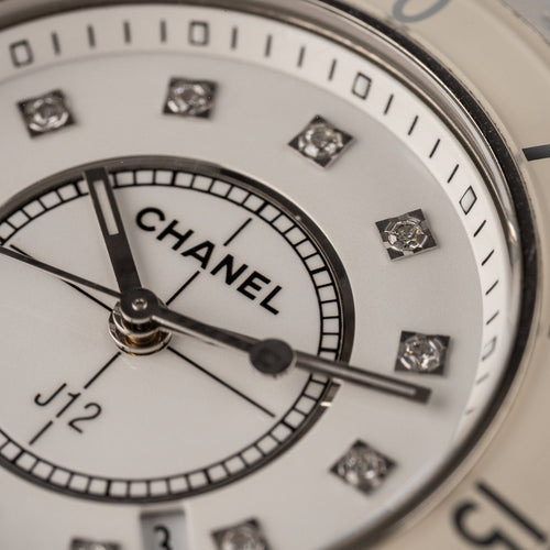 Chanel J12 - Montre en céramique blanche et diamants 58 Facettes TOT-02272
