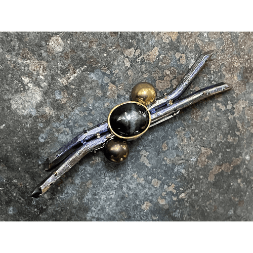 Martin Spreng - Broche en or jaune et saphir noir étoilé 58 Facettes 259109