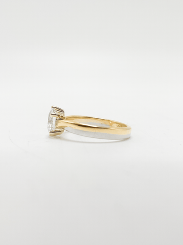 50 Bague solitaire en or jaune et blanc 18K et diamant 58 Facettes SKU : BOR/260167