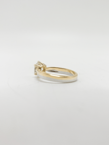 50 Bague solitaire en or jaune et blanc 18K et diamant 58 Facettes SKU : BOR/260167
