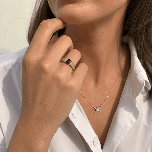 53 Bague vintage en or jaune, saphir et diamants 58 Facettes 1.0002147/1