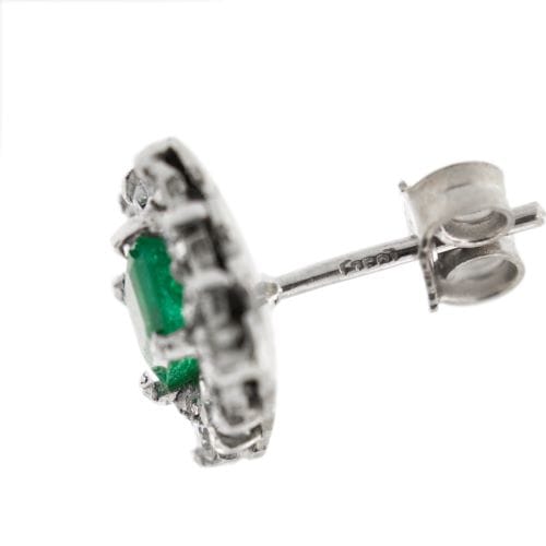 Boucles d'oreilles Boucles d'oreilles - Clous carrés en or blanc 18 ct, émeraudes et diamants 58 Facettes 1609