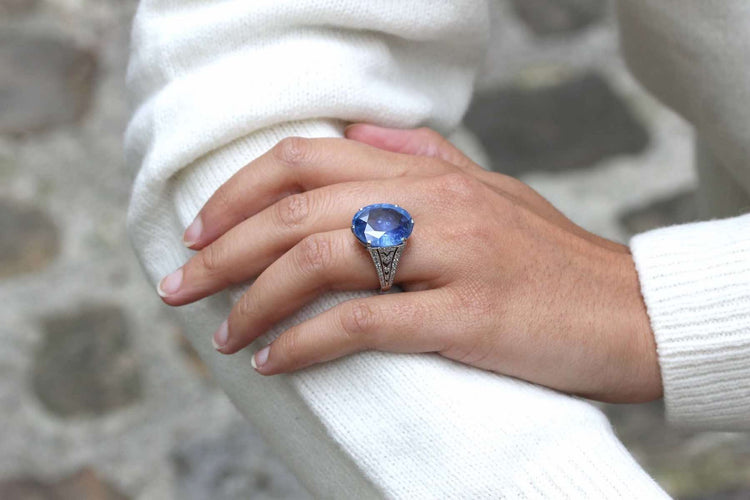 Bague 54 Bague en platine avec saphir de Ceylan 18,49 ct et diamants 58 Facettes 23318 / 23216