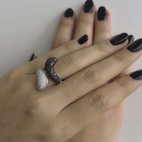 Bague Bague contrariée en or blanc 18 ct pavée de diamants 58 Facettes 29142