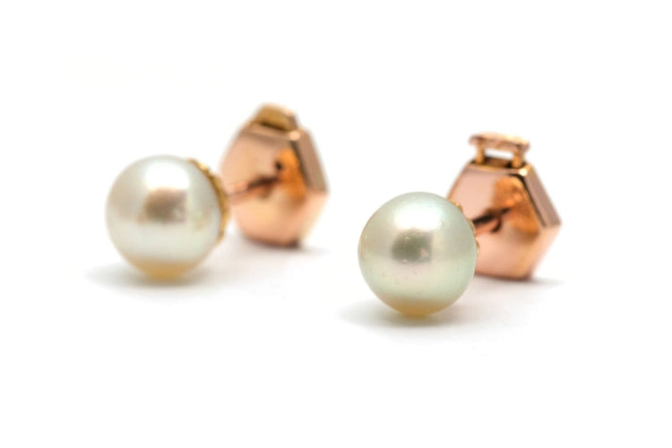 Boucles d'oreilles Boucles d'oreilles contemporaines en or jaune 18 carats et perles 58 Facettes 24012