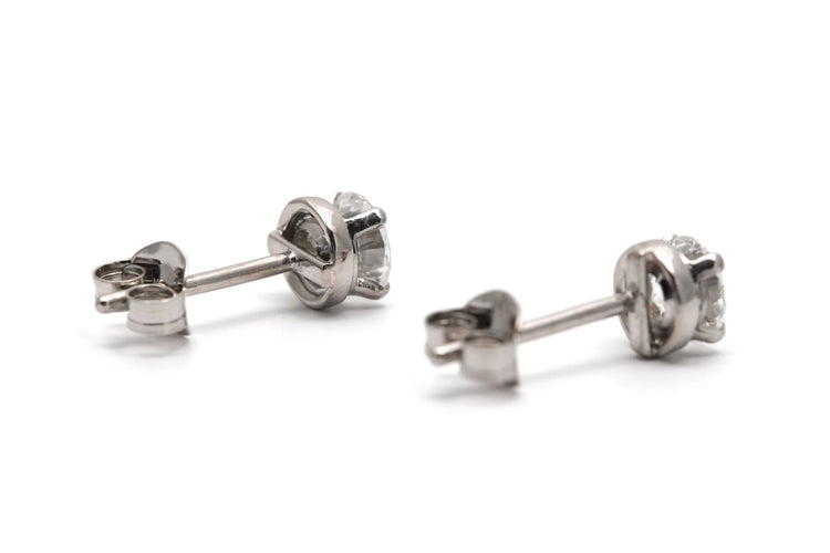 Boucles d'oreilles Boucles d'oreilles contemporaines en or blanc et diamants 58 Facettes 23941
