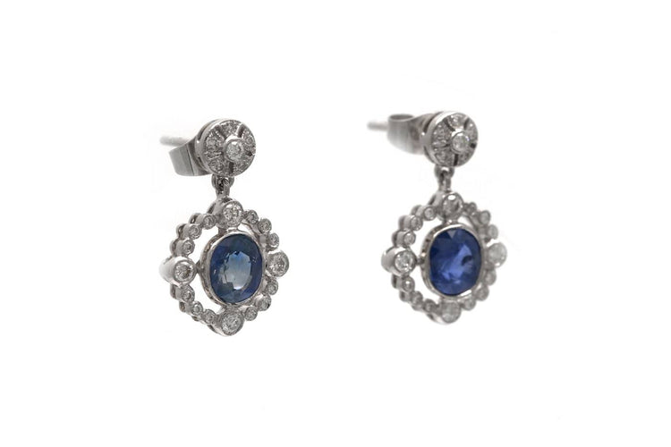 Boucles d'oreilles Boucles d'oreilles contemporaines en or blanc, saphirs et diamants 58 Facettes 23959