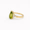 56 Bague en or jaune avec péridot poire et diamants tapers 58 Facettes 37775