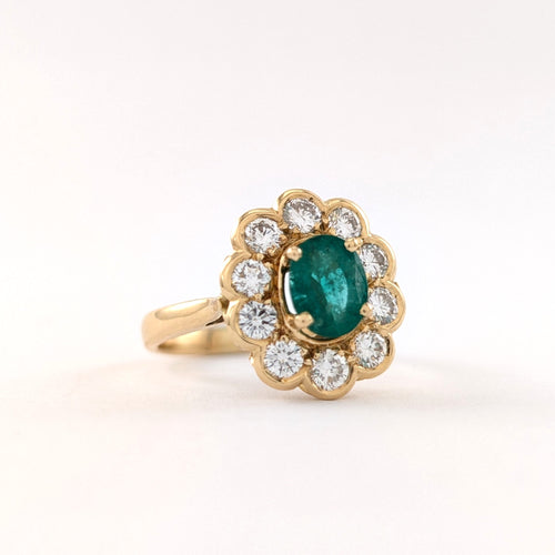 50 Bague marguerite en or jaune, émeraude et diamants 58 Facettes 37626