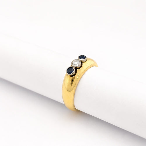 50 Bague trilogie en or jaune, or blanc, diamant et saphirs 58 Facettes 37718