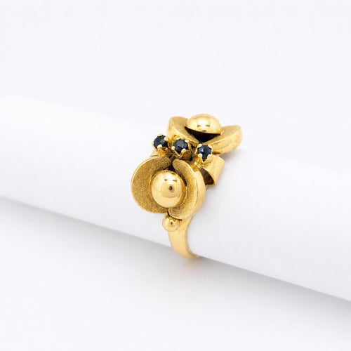 54 Bague Art nouveau en or jaune et saphirs 58 Facettes 37712
