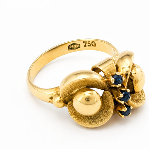 54 Bague Art nouveau en or jaune et saphirs 58 Facettes 37712