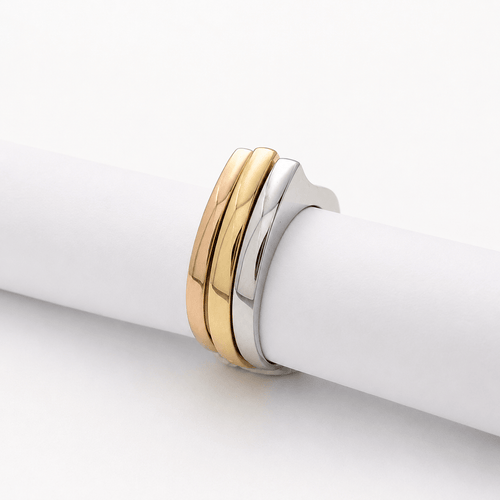 52.5 Trio de bagues en trois ors 18 carats 58 Facettes 36957
