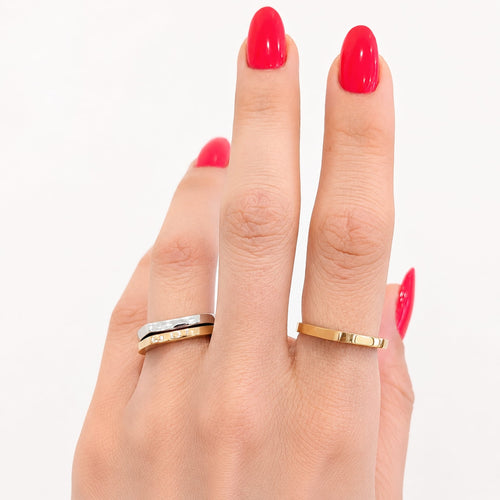 52.5 Trio de bagues en trois ors 18 carats 58 Facettes 36957