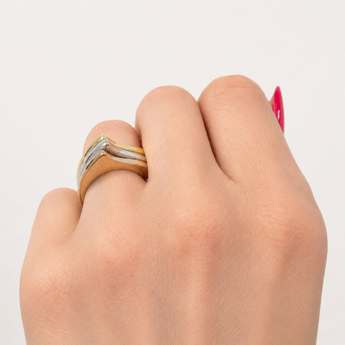 52.5 Trio de bagues en trois ors 18 carats 58 Facettes 36957