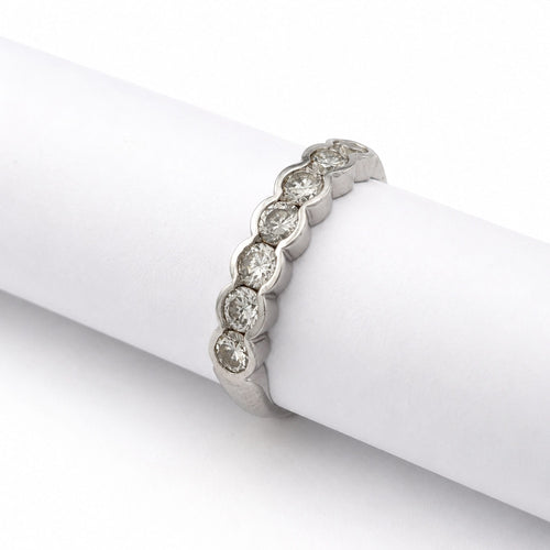 https://18carats.fr/wp-content/uploads/2026/05/36924-36948-Alliance-demi-tour-en-or-blanc-et-diamants.jpg