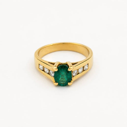 50 Bague en or jaune avec diamants et émeraude 58 Facettes 35372