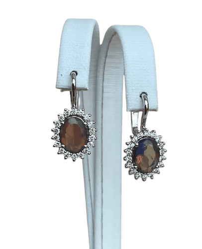 Boucles d'oreilles pendantes en or blanc 18 ct, opales et diamants