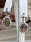 Boucles d'oreilles pendantes en or blanc 18 ct, opales et diamants 58 Facettes earrings