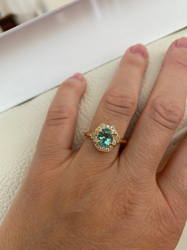54 Bague en or jaune 18 ct, tourmaline Paraiba et diamants 58 Facettes ring
