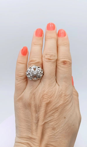 Bague 52 Bague bombée vintage en or 18K, platine et diamants 58 Facettes AX/713/00/B