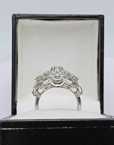 Bague 52 Bague bombée vintage en or 18K, platine et diamants 58 Facettes AX/713/00/B