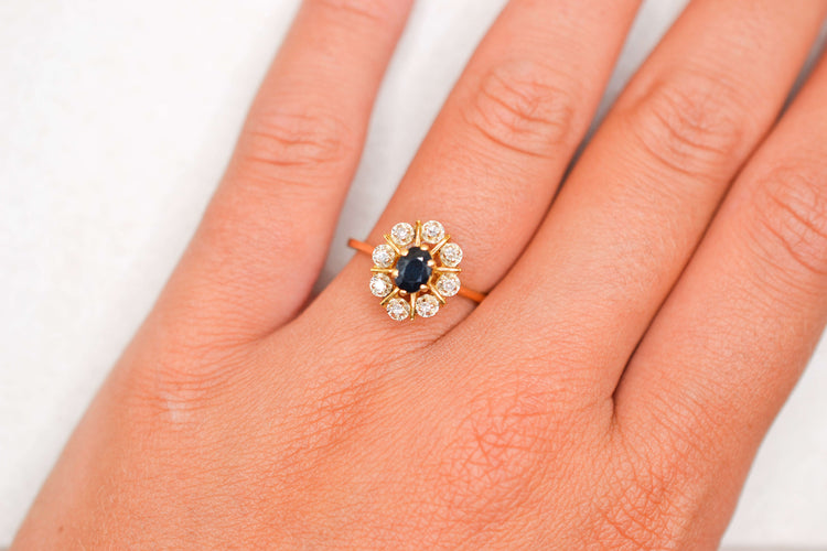 https://cdn.shopify.com/s/files/1/0963/7950/2920/files/bague-marguerite-or-jaune-diamants-saphir.jpg?v=1788340665