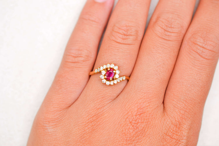 https://cdn.shopify.com/s/files/1/0963/7950/2920/files/bague-marguerite-or-jaune_a0fb2f00-8a1a-4c00-a539-9cc0f3cd7c72.jpg?v=1788341975