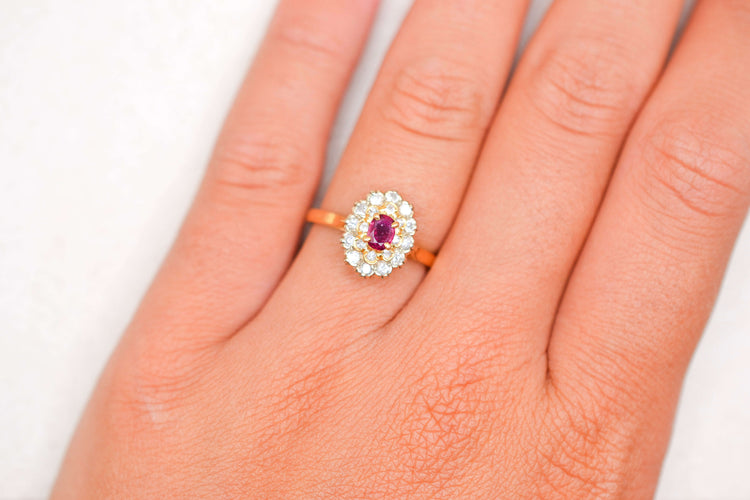 https://cdn.shopify.com/s/files/1/0963/7950/2920/files/bague-marguerite-vintage_aad83864-08bf-4217-8b71-1a642e3c9d2c.jpg?v=1788347426