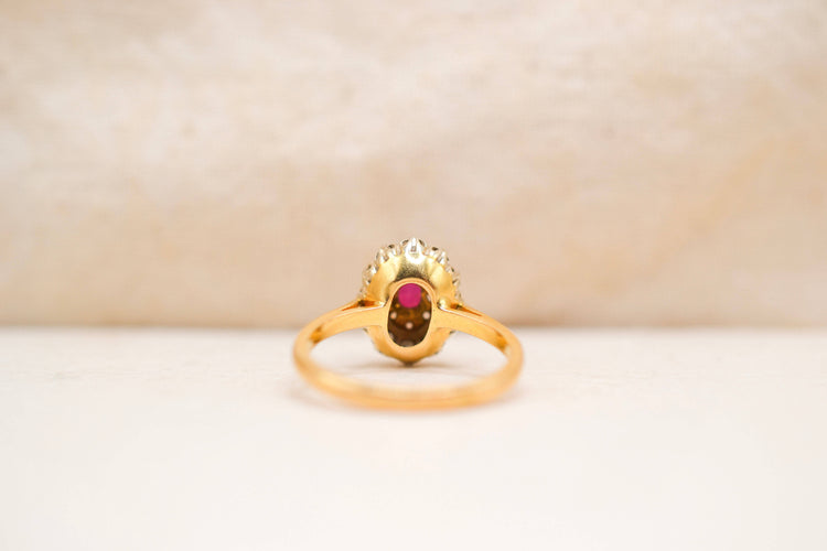 https://cdn.shopify.com/s/files/1/0963/7950/2920/files/bague-pompadour-or-jaune-vintage.jpg?v=1788347426