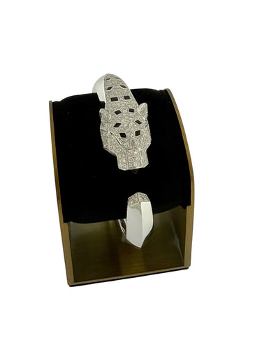 Panther - Bracelet manchette en or blanc, diamants, onyx et émeraudes 58 Facettes BR1575