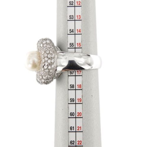 Bague 57 Bague fleur en or blanc 18 ct avec perle et diamants 58 Facettes 10510