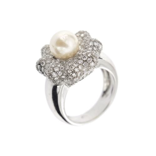 Bague 57 Bague fleur en or blanc 18 ct avec perle et diamants 58 Facettes 10510