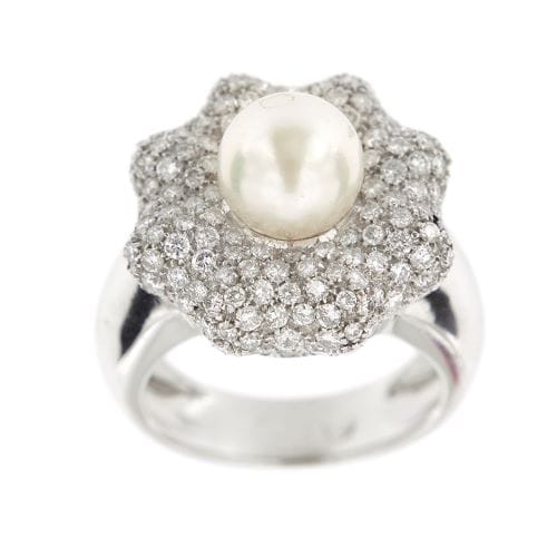 Bague 57 Bague fleur en or blanc 18 ct avec perle et diamants 58 Facettes 10510