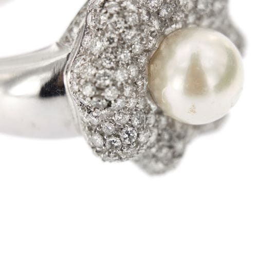 Bague 57 Bague fleur en or blanc 18 ct avec perle et diamants 58 Facettes 10510