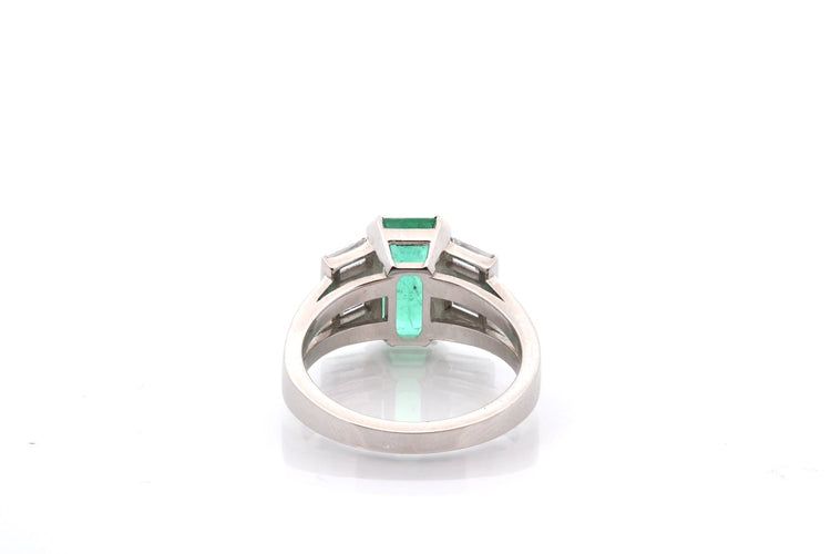 Bague 53 Bague émeraude 2,27 ct et diamants en platine 58 Facettes 26629-27145