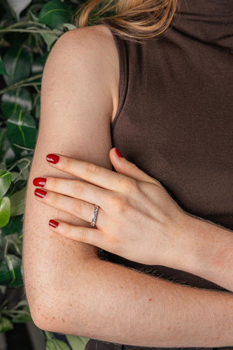 55 Bague demi-alliance en or blanc et diamants 58 Facettes 5709158CN
