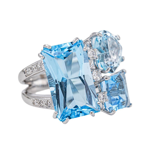 54 Bague cocktail en or blanc, topazes et diamants 58 Facettes 5867548RV