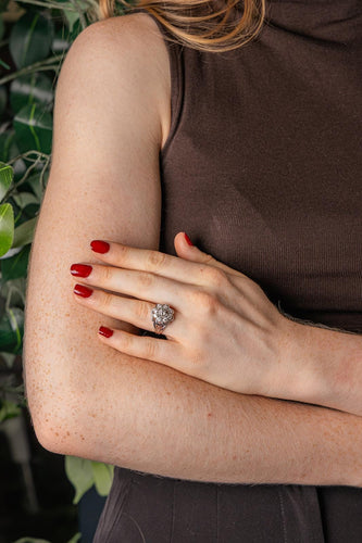 55 Bague marguerite en or blanc, platine et diamants 58 Facettes 5967391CN