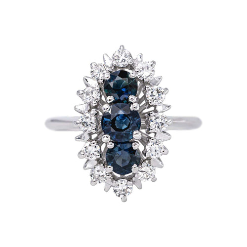 56 Bague marquise en or blanc, saphirs et diamants 58 Facettes 5992873RV