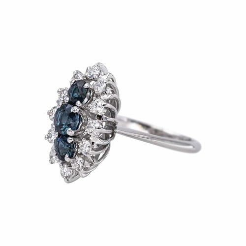 56 Bague marquise en or blanc, saphirs et diamants 58 Facettes 5992873RV