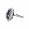 56 Bague marquise en or blanc, saphirs et diamants 58 Facettes 5992873RV