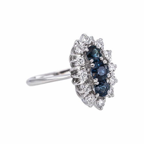 56 Bague marquise en or blanc, saphirs et diamants 58 Facettes 5992873RV